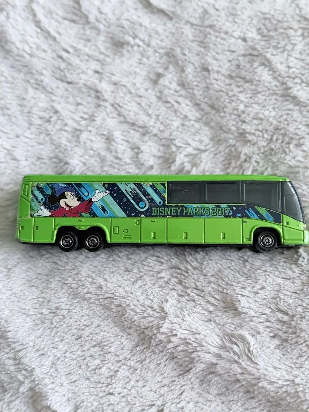 Matchbox Disney Parks 2017 Sorcerer Mickey Mouse Motor Coach Industries Diecast